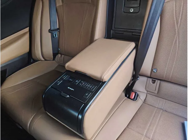 Car image 26