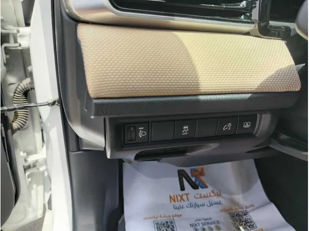Car image 32