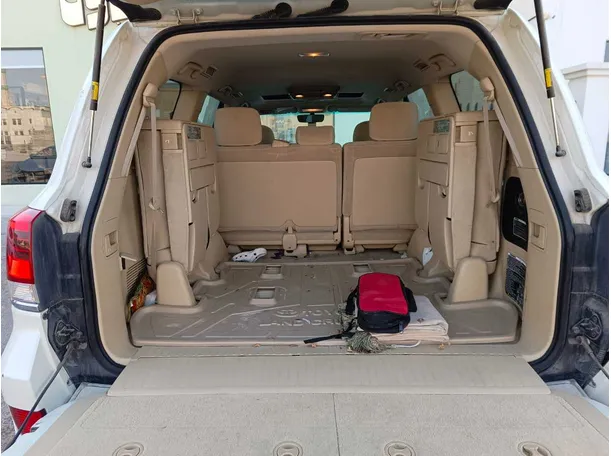 Car image 28