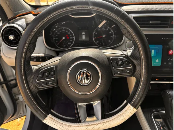 Car image 19