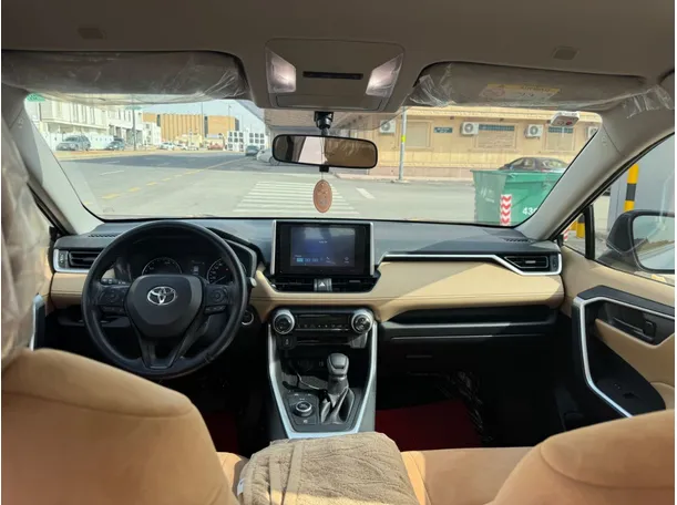 Car image 15