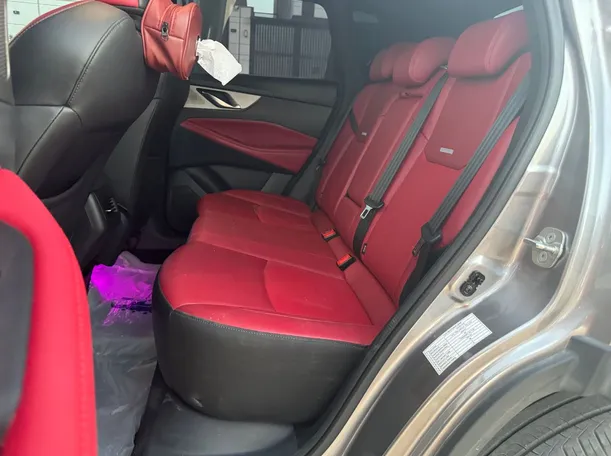 Car image 15