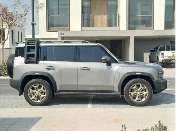 Car image 8