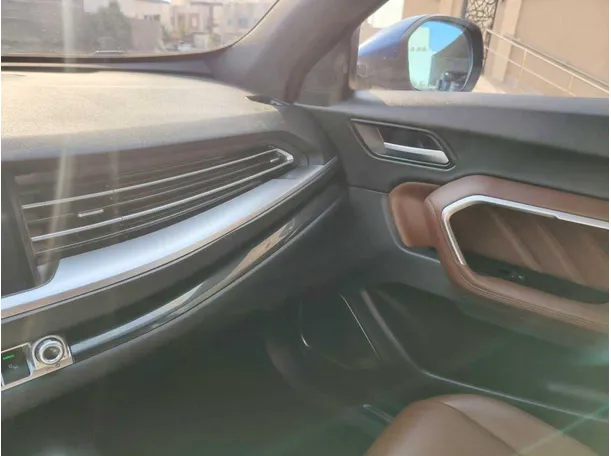 Car image 34