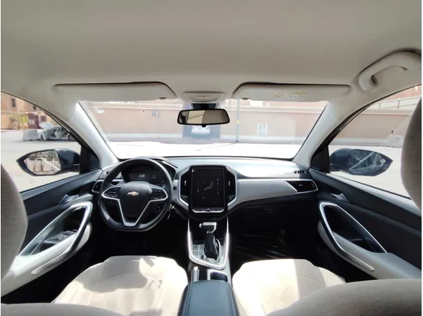 Car image 18