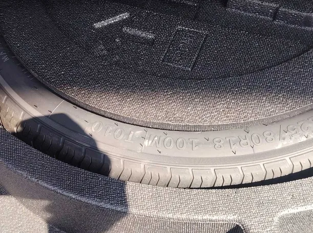 Car image 30