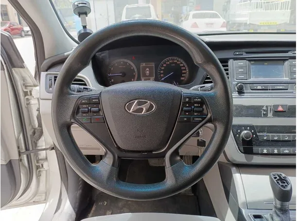 Car image 17