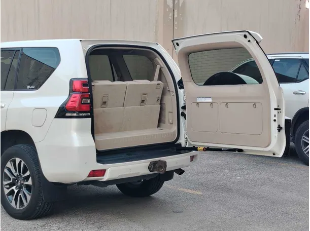 Car image 26