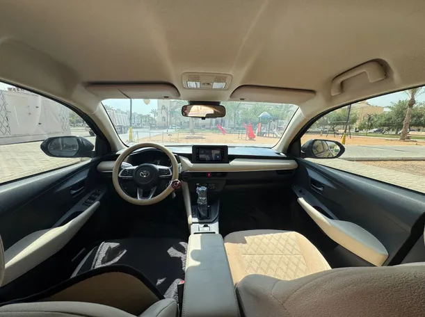 Car image 14