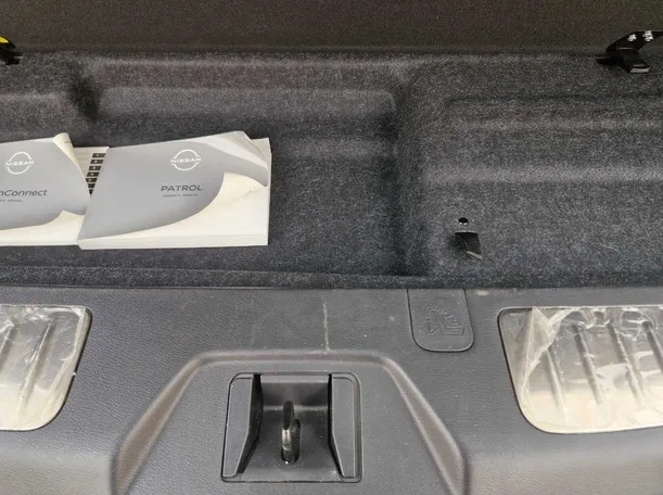Car image 24