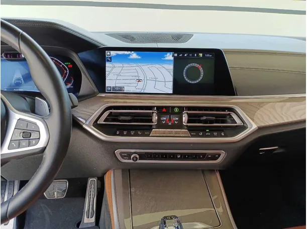 Car image 16