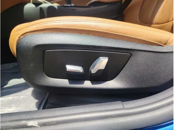 Car image 28