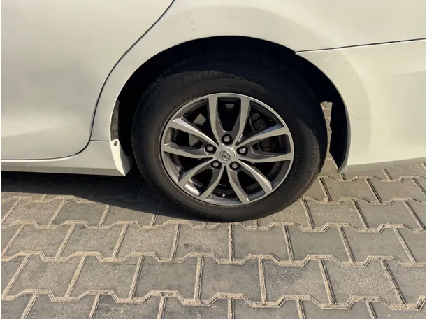 Car image 9