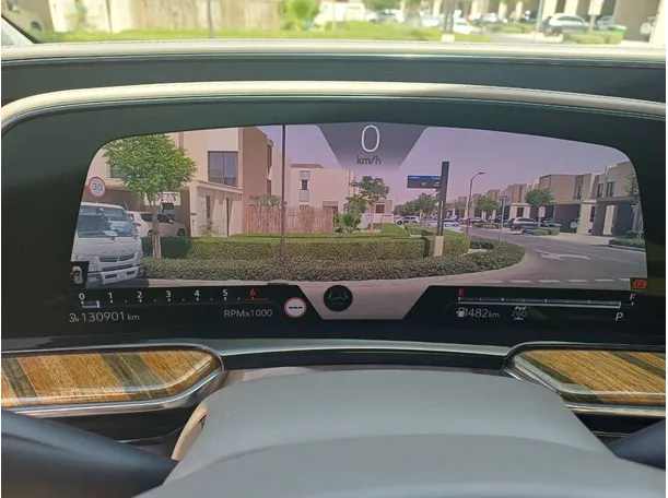 Car image 18