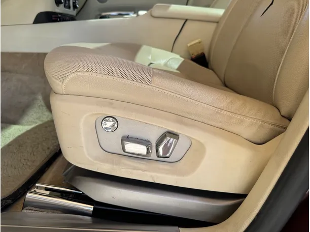 Car image 32