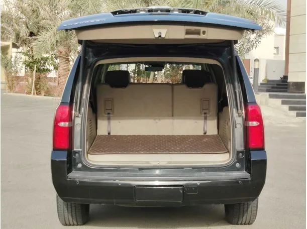 Car image 24