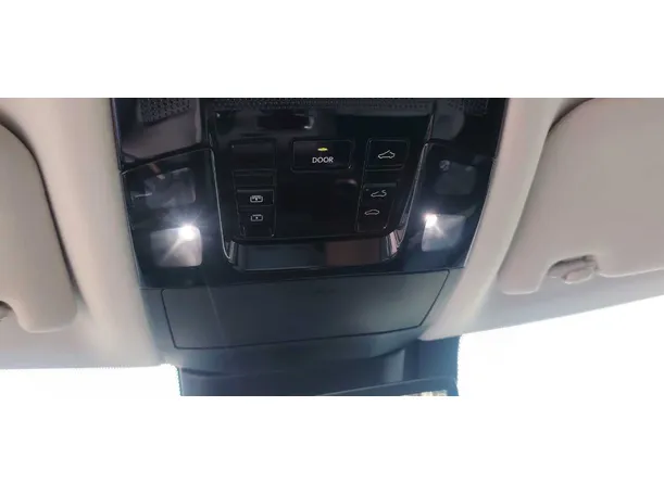 Car image 32