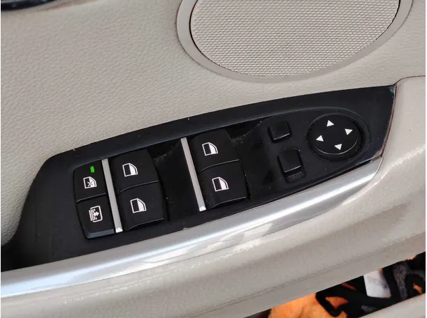 Car image 33