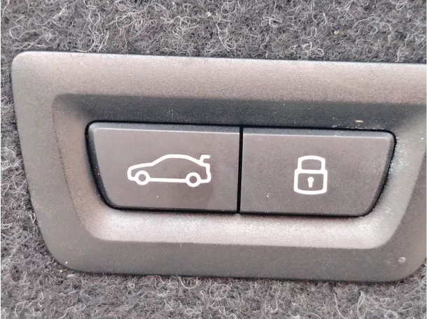 Car image 32