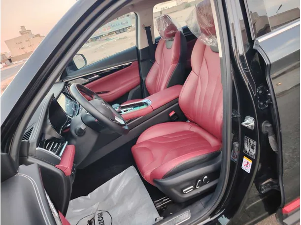 Car image 13