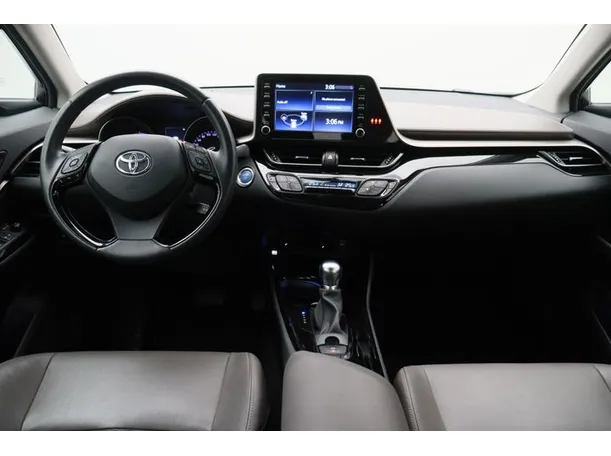 Car image 14