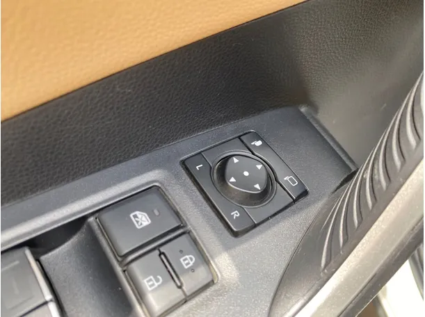 Car image 28