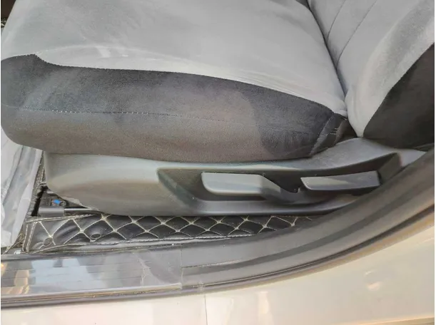 Car image 37