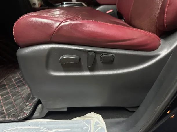 Car image 24
