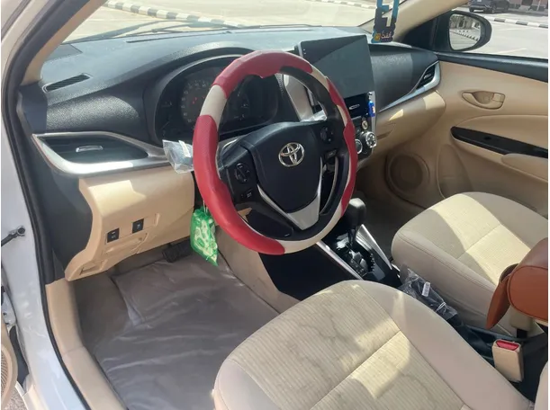 Car image 10