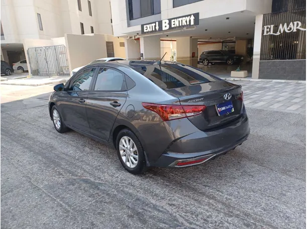 Car image 7