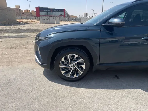 Car image 9