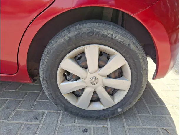 Car image 9