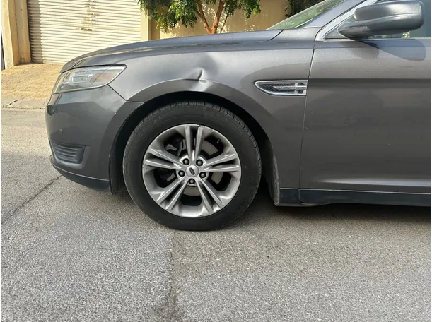 Car image 9