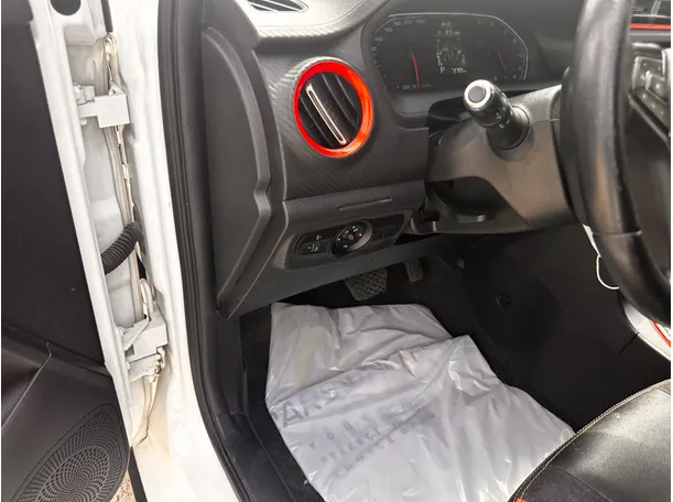 Car image 25