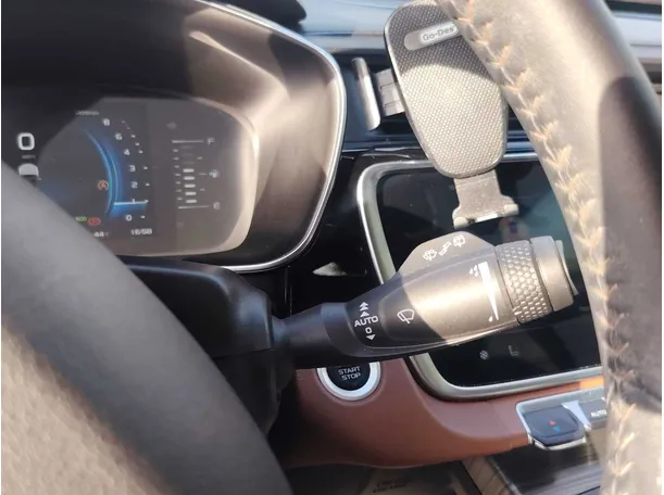 Car image 27