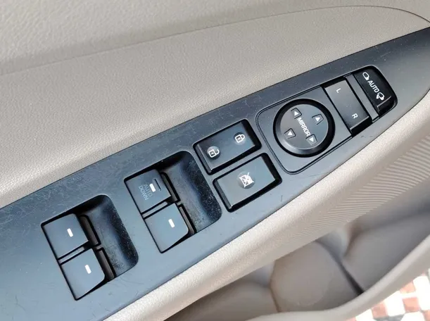 Car image 29