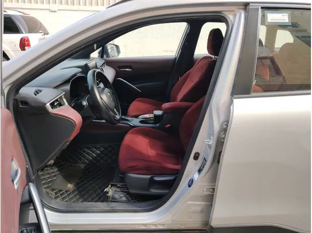 Car image 11