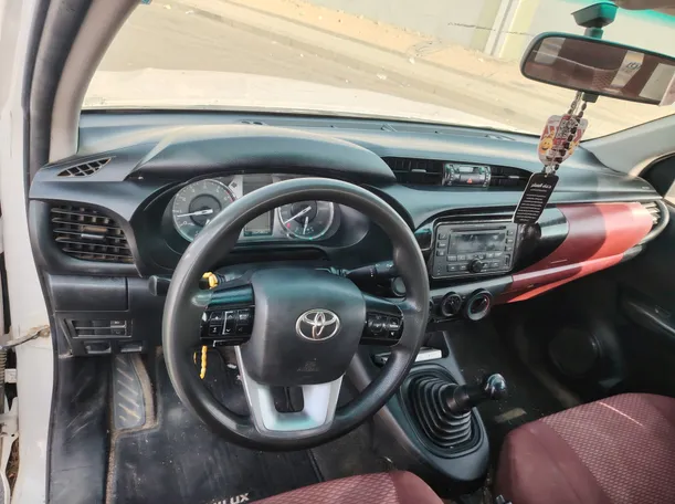 Car image 13