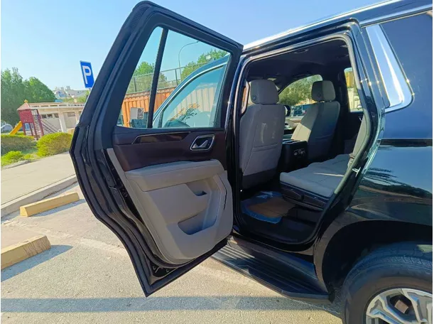 Car image 19