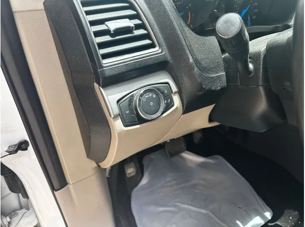 Car image 27