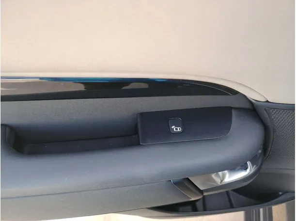 Car image 34
