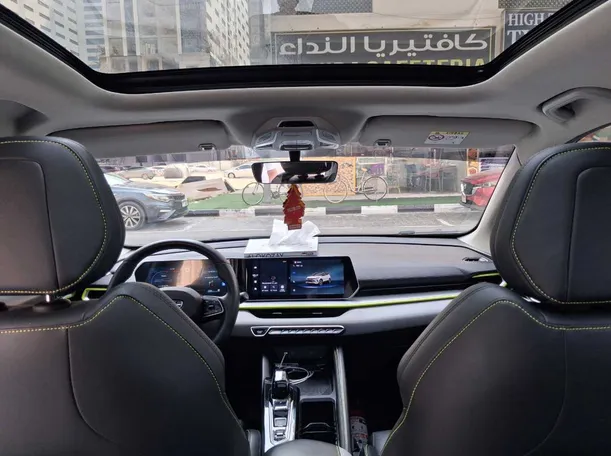 Car image 14