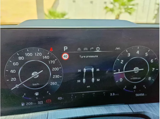 Car image 30