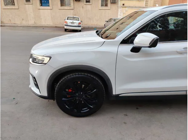 Car image 9