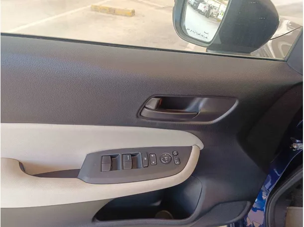 Car image 27