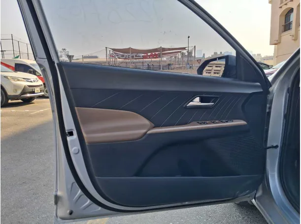 Car image 10