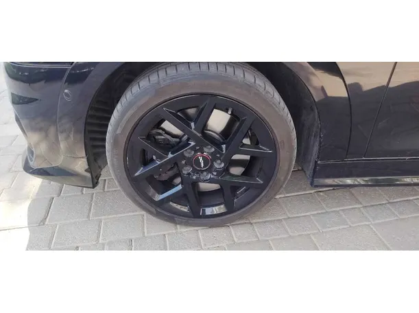 Car image 10