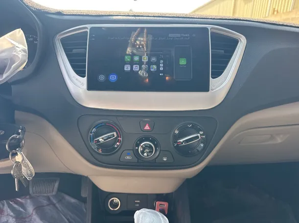 Car image 16