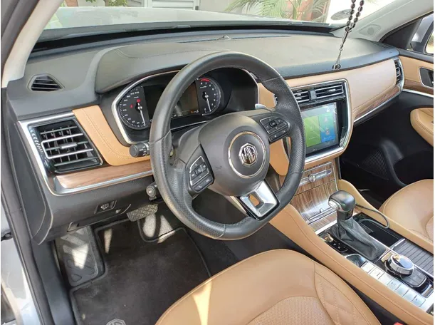 Car image 11