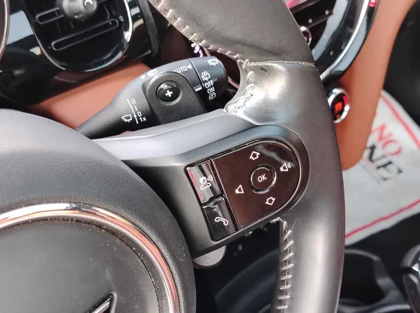 Car image 28
